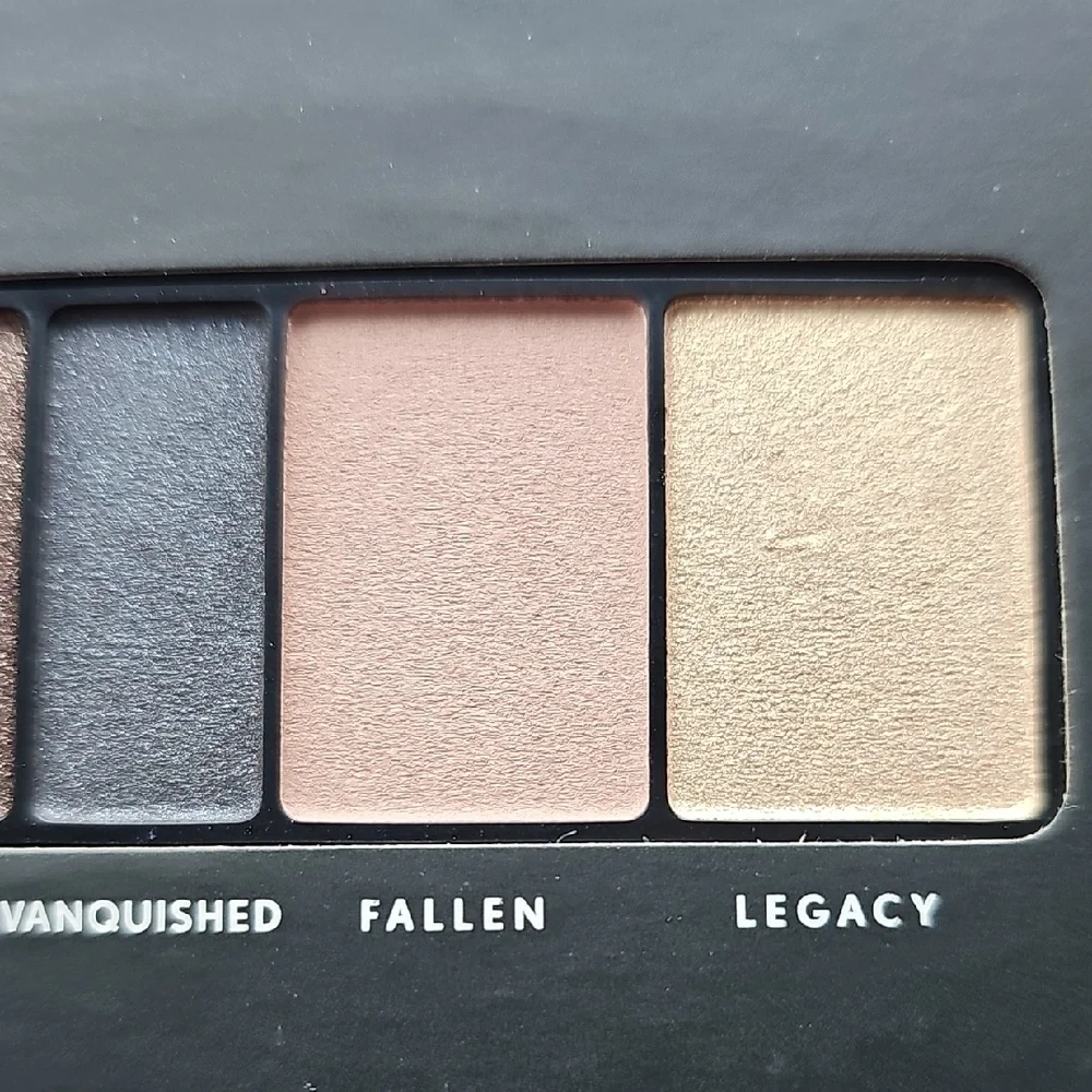 New COVERGIRL Overthrown Eyeshadow Palette Royalty Collection Queen Smokey Eye
